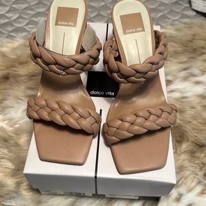 Paily dolce vita sandals. Color Cafe Stella. Size 7.5w